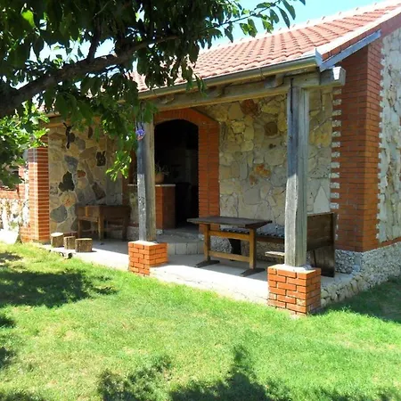 In Privlaka Mit Terrasse Und Garten アパート